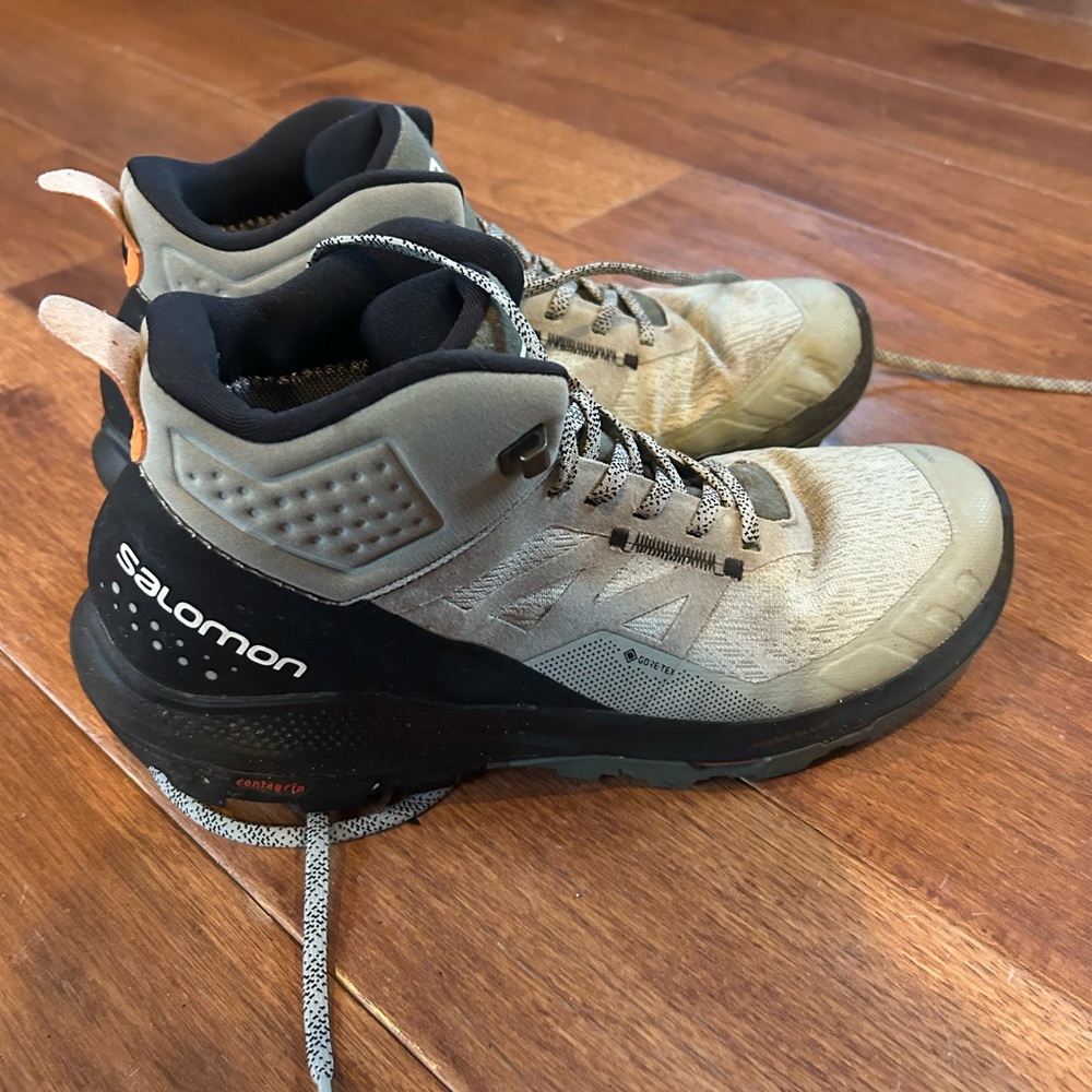 Salomon Men's Black and Gray Athletic Shoes